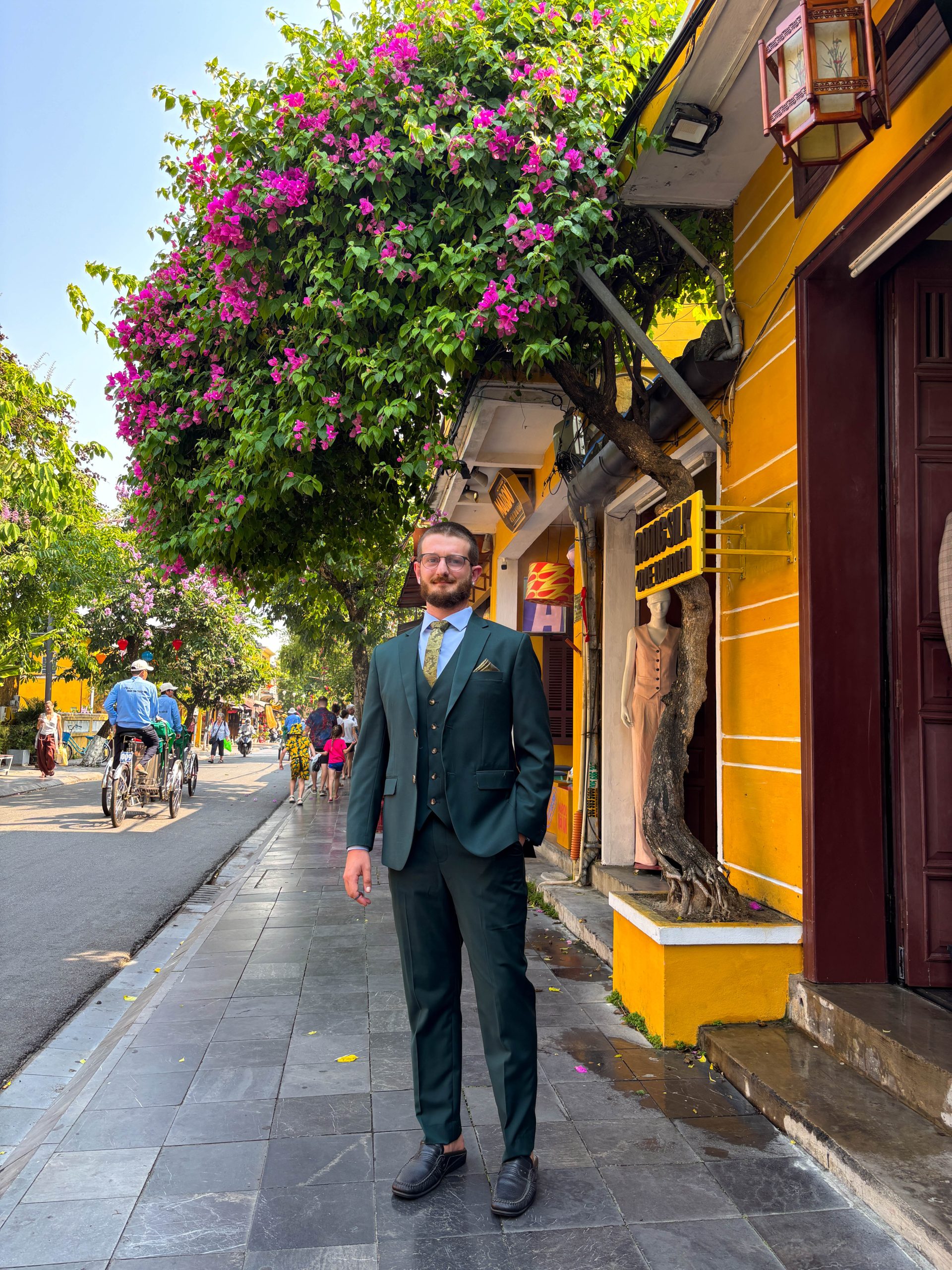 ailor in Da Nang vs Hoi An – Why Travelers Choose Hoi An Tailors